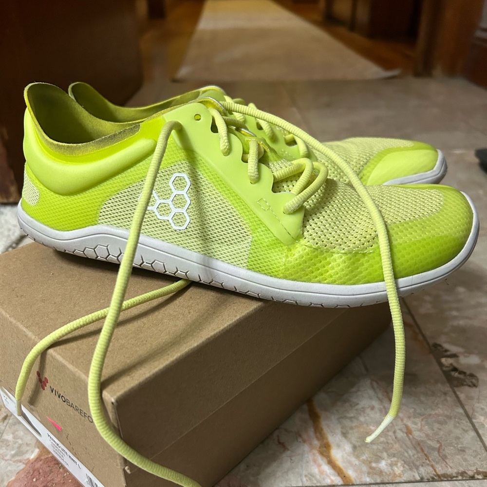 Women’s Vivo Barefoot bright lime